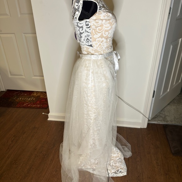 Windsor Lace dress - Picture 2 of 7